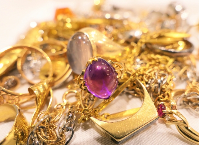金の純度とは？「24K」「18K」の意味と違いを徹底解説【保存版】
